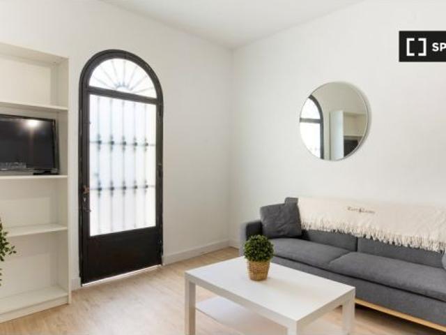 Piso de 1 dormitorio en alquiler en San Ildefonso, Granada, perfecto para profesionales