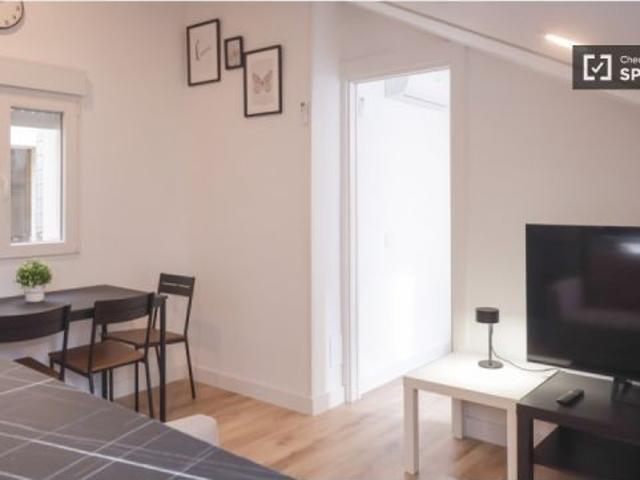 Piso de 1 dormitorio en alquiler en Sol, solo profesionales, gastos incluidos