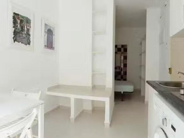 Piso de 1 habitación en Calle de Antonio Zamora