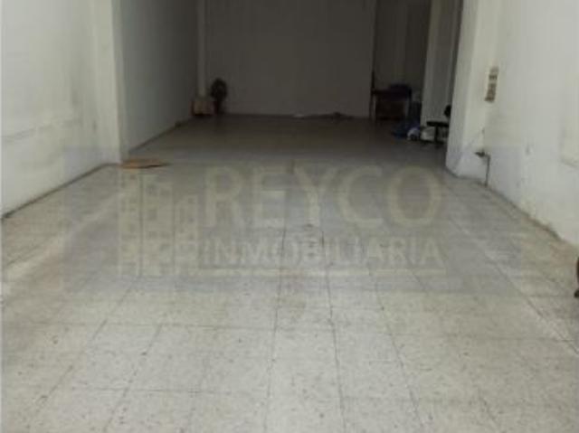 Piso de 212m2 construidos y trastero de 50m2 en la plaza de la Paz para entrar a