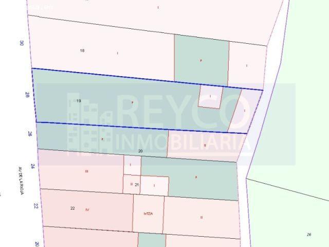 Piso de 212m2 construidos y trastero de 50m2 en la plaza de la Paz para entrar a