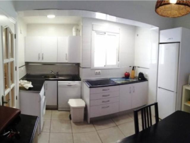 Piso de 2 dormitorios antes· 3 cocina amueblada