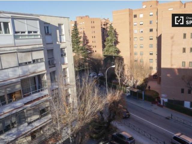 Piso de 2 dormitorios en alquiler en Campamento, Madrid