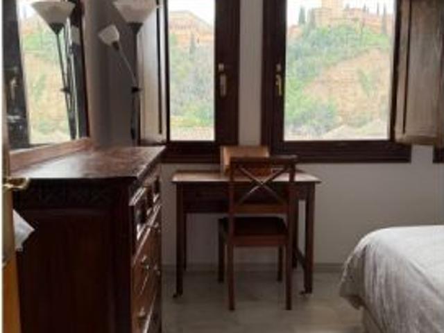 Piso de 2 dormitorios en alquiler en Albaycín