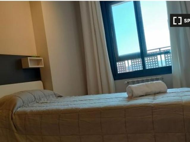 Piso de 2 dormitorios en alquiler en Alcalá de Henares, solo para profesionales