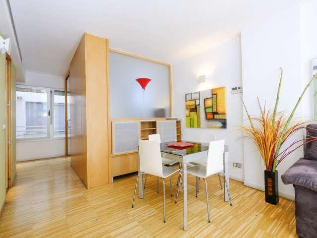 Piso de 2 dormitorios en alquiler en Embajadores, Madrid