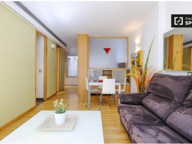 Piso de 2 dormitorios en alquiler en Embajadores, Madrid