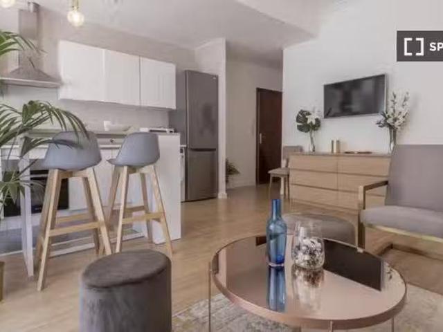Piso de 2 dormitorios en alquiler en Embajadores, Madrid