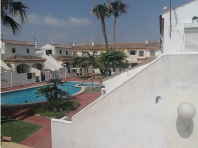 Piso de 2 dormitorios en alquiler en Pilar de la Horadada, Alicante