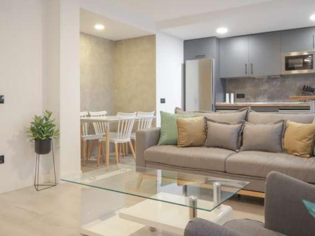Piso de 2 dormitorios en alquiler en Pinar del Rey, Madrid