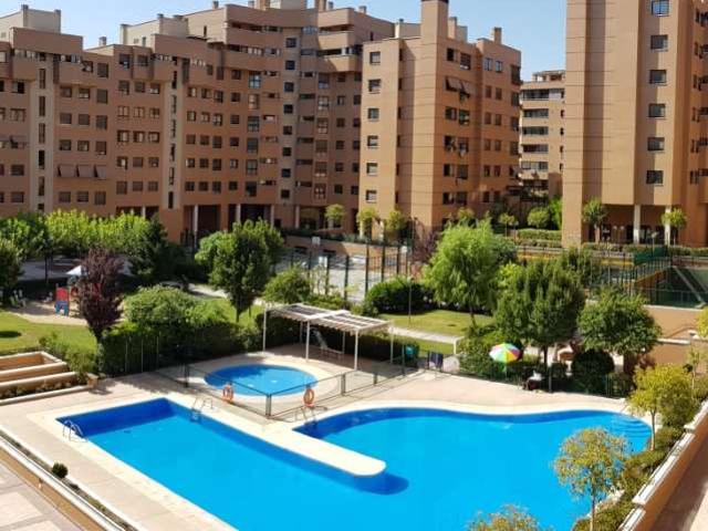 Piso de 2 dormitorios en alquiler en Valderrivas, Madrid