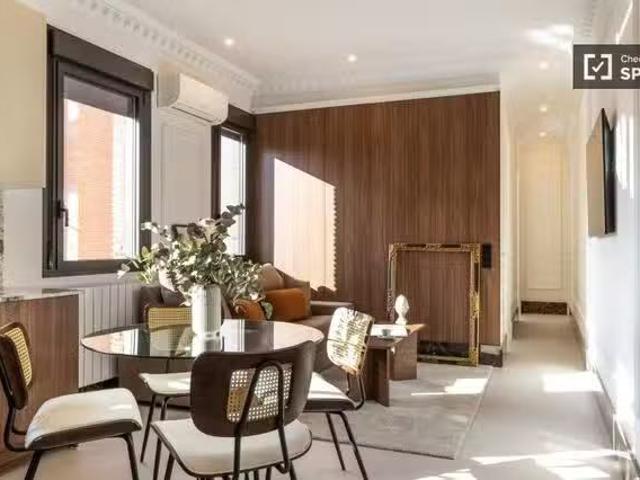 Piso de 2 dormitorios en alquiler en Ventas, Madrid