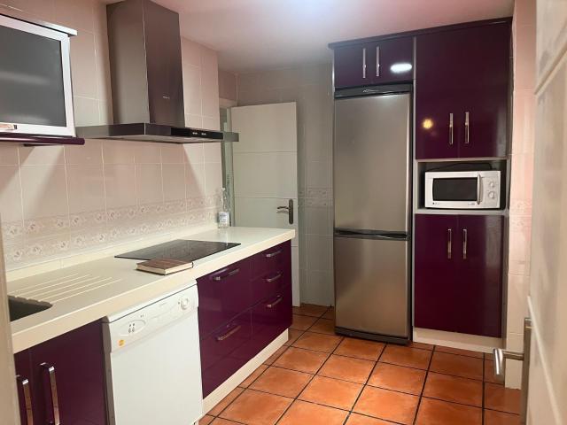 ESTUDIANTE BUSCAS PISO?, TE OFRECEMOS ESTE EN PARQUE AZAHARA CON PISCINA Y TERRAZA