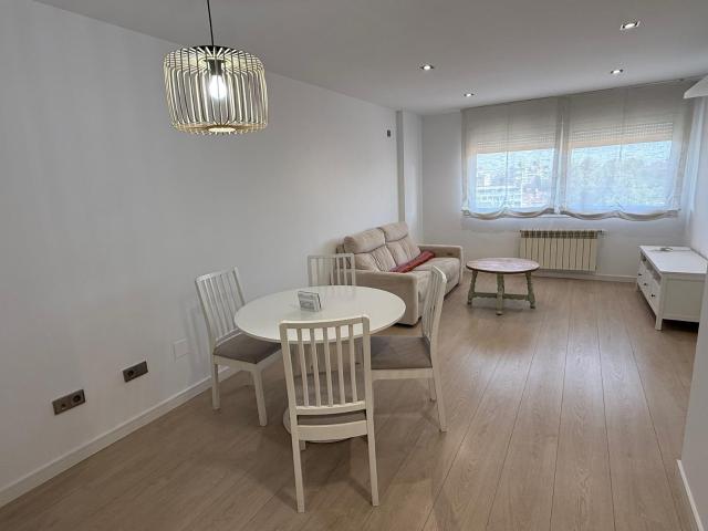 Piso de 2 dormitorios junto al Ferial, listo para entrar a vivir