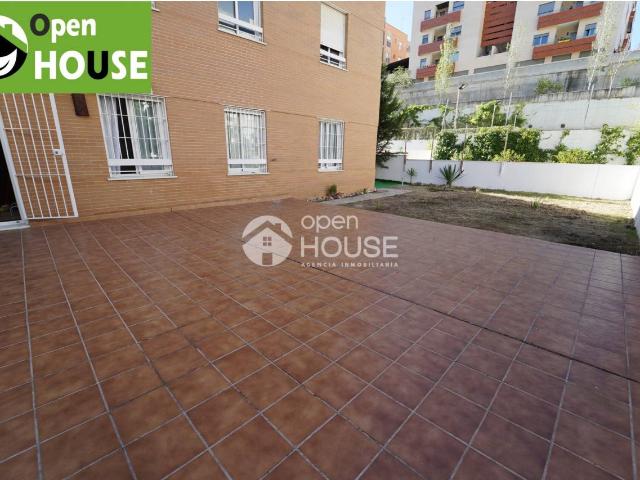 piso de 2 dormitorios patio y garaje