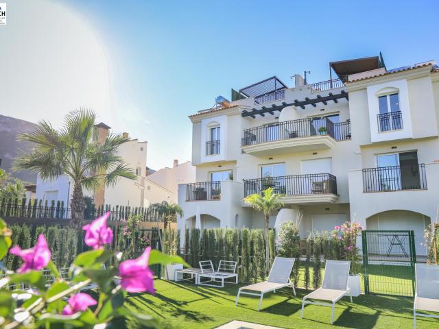 Piso de 2 dormitorios, totalmente reformado, con plaza de ap. 76m² Dénia