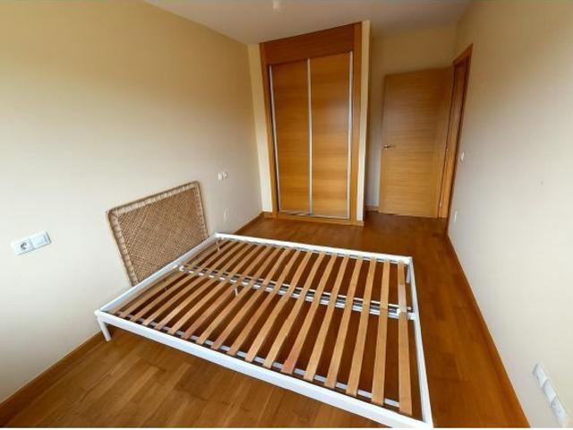 Piso de 2 hab. con AMPLIO SALÓN Y COCINA INDEPENDIENTE en MORAÑA — PONTEVEDRA
