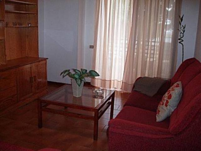 Piso de 2 habitaciones amueblado en Residencial Anaga con vistas a Av. La Roche con parking