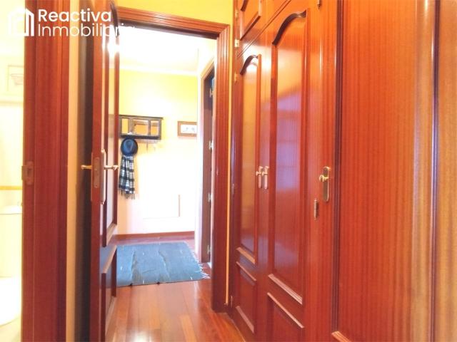 Piso de 2 habitaciones con terraza, garaje y trastero en Pontevedra