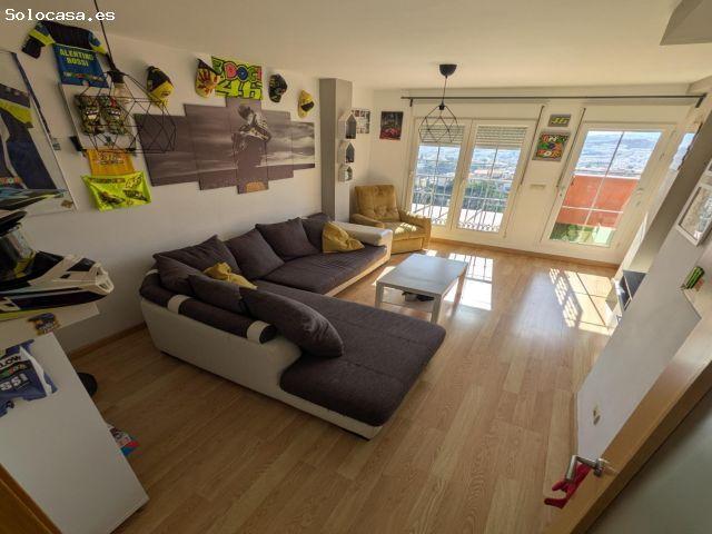 Piso de 2 habitaciones con piscina comunitaria y vistas a la bahía
