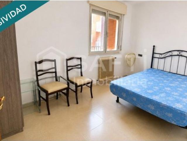 Piso de 2 habitaciones con potencial de reforma