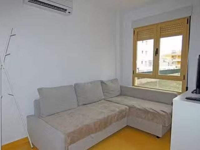 Piso de 2 habitaciones en Oliva