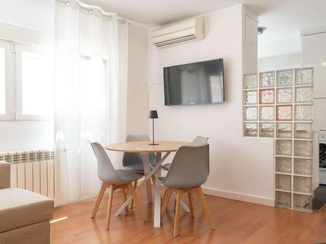 Piso de 2 habitaciones en alquiler en Canillas, Madrid