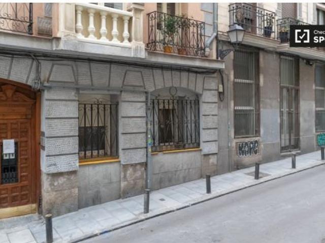 Piso de 2 habitaciones en alquiler en Cortes, Madrid, gastos incluidos