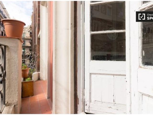 Piso de 2 habitaciones en alquiler en el Poble Sec, se admiten parejas