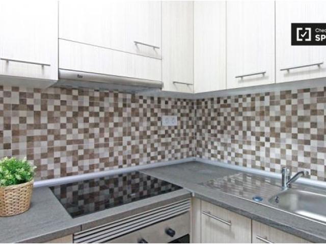Piso de 2 habitaciones en alquiler en El Poble Sec, se admiten parejas y estudiantes
