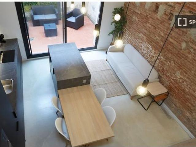 Piso de 2 habitaciones en alquiler en El Raval, solo para profesionales