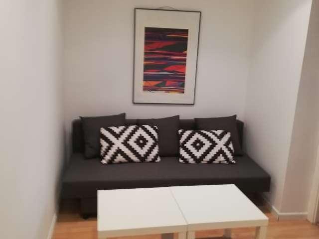 Piso de 2 habitaciones en alquiler en Embajadores, Madrid