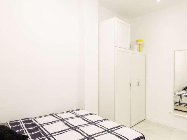 Piso de 2 habitaciones en alquiler en Embajadores, Madrid