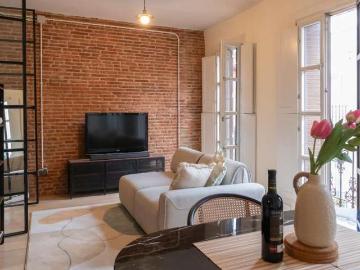 Piso de 2 habitaciones en alquiler en Embajadores, Madrid