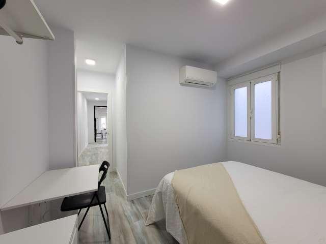 Piso de 2 habitaciones en alquiler en Embajadores, Madrid