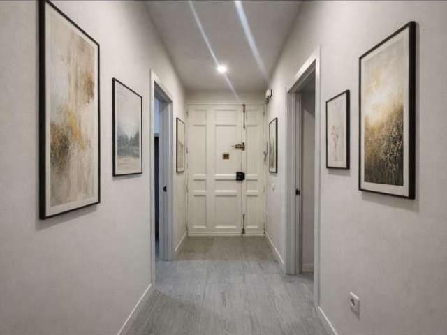 Apartamento de 2 dormitorios en alquiler en Embajadores, Madrid