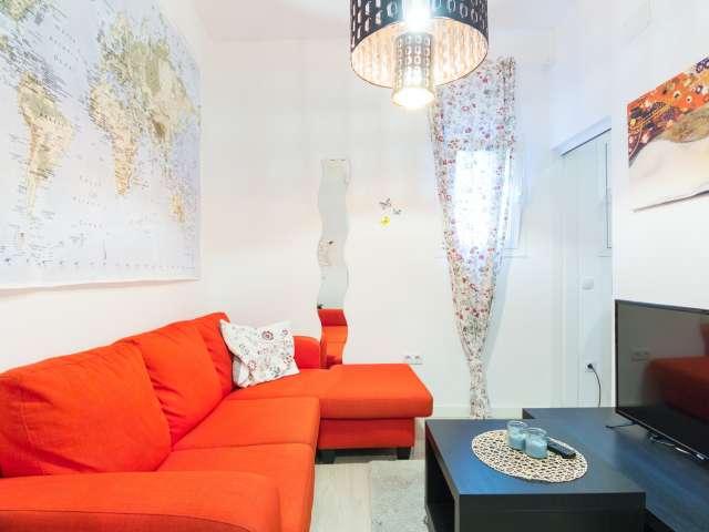 Piso de 2 habitaciones en alquiler en Embajadores, Madrid