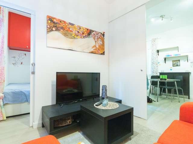 Piso de 2 habitaciones en alquiler en Embajadores, Madrid
