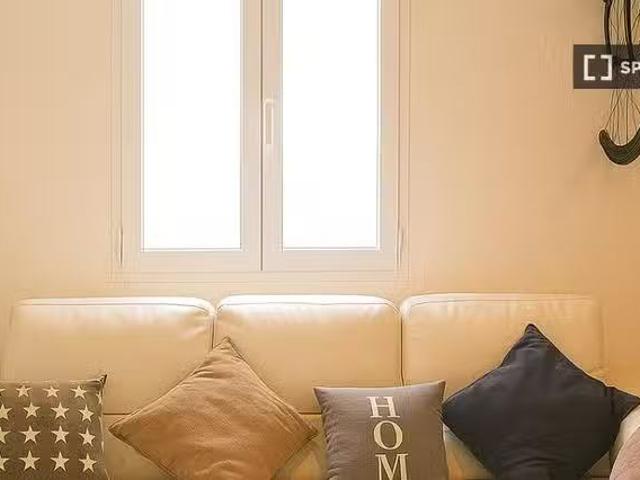 Piso de 2 habitaciones en alquiler en Embajadores, Madrid