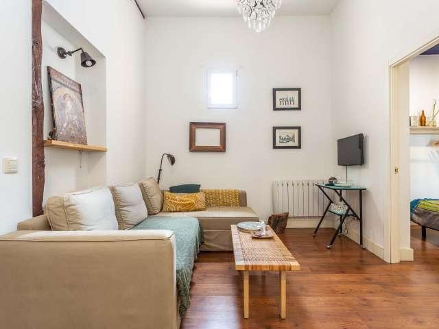 Piso de 2 habitaciones en alquiler en Embajadores, Madrid