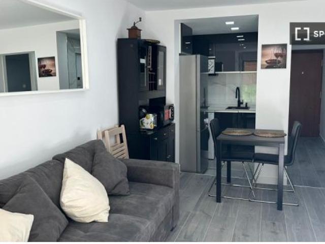 Piso de 2 habitaciones en alquiler en Embajadores, Madrid, gastos incluidos
