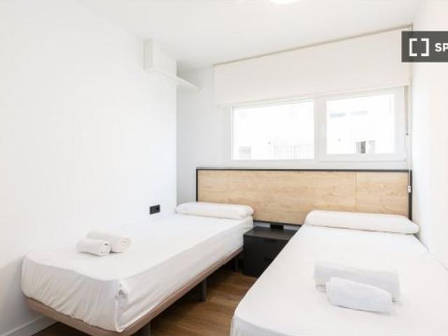 Piso de 2 habitaciones en alquiler en Ensanche Centro, gastos incluidos