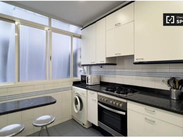 Piso de 2 habitaciones en alquiler en La Nova Esquerra de l' Eixample, gastos incluidos