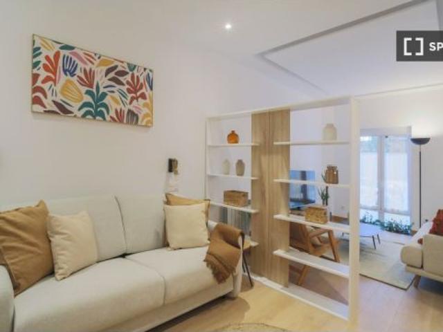 Piso de 2 habitaciones en alquiler en Ríos Rosas, solo profesionales