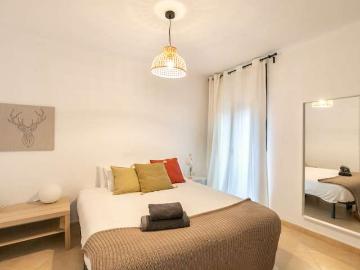 Piso de 2 habitaciones en alquiler en Sant Antoni, Barcelona