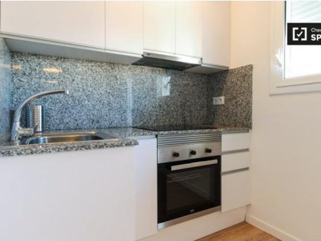 Piso de 2 habitaciones en alquiler en Sant Antoni, Barcelona