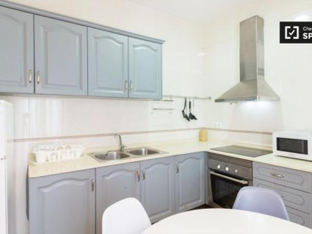 Piso de 2 habitaciones en alquiler en Vila de Gràcia, solo profesionales