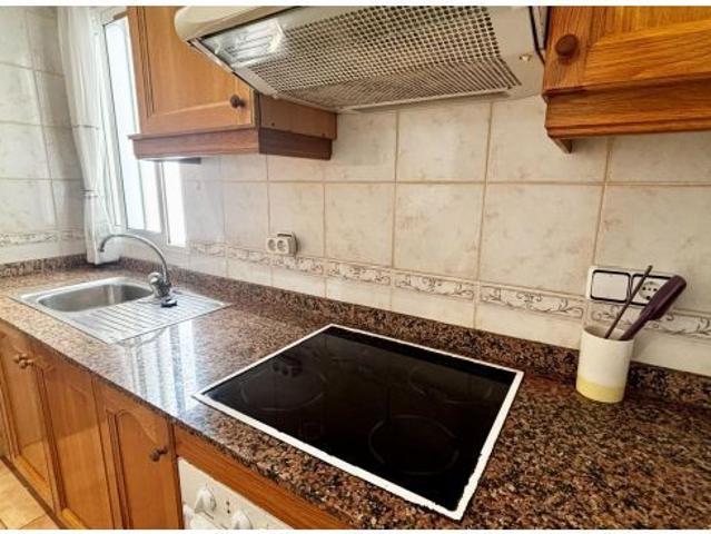 Piso de 2 habitaciones y 2 baños en Avenida Cervantes con vistas al mar