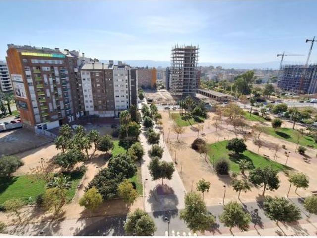 Piso de 3 dormitorios, 2 baños, garaje y trastero junto a Juan de Borbón
