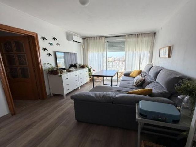 Piso de 3 dormitorios con ascensor, terraza y vistas despejadas en Calle Rafael Alberti